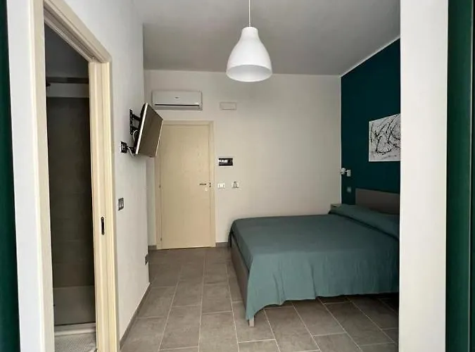 住宿加早餐酒店 8 Marzo 贝尔韦代雷